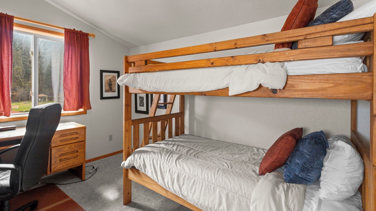 Photo of Bedroom in Red River