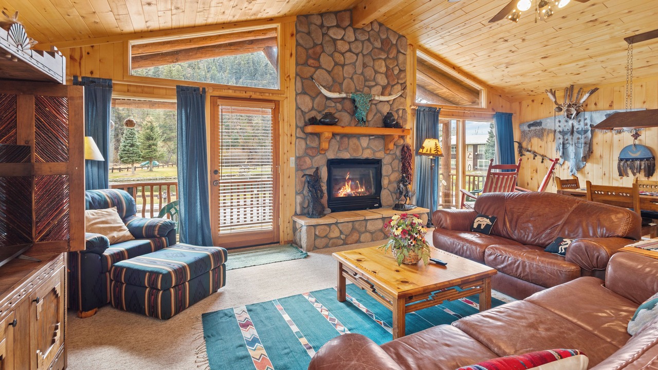 Photo of Livingroom in Red River