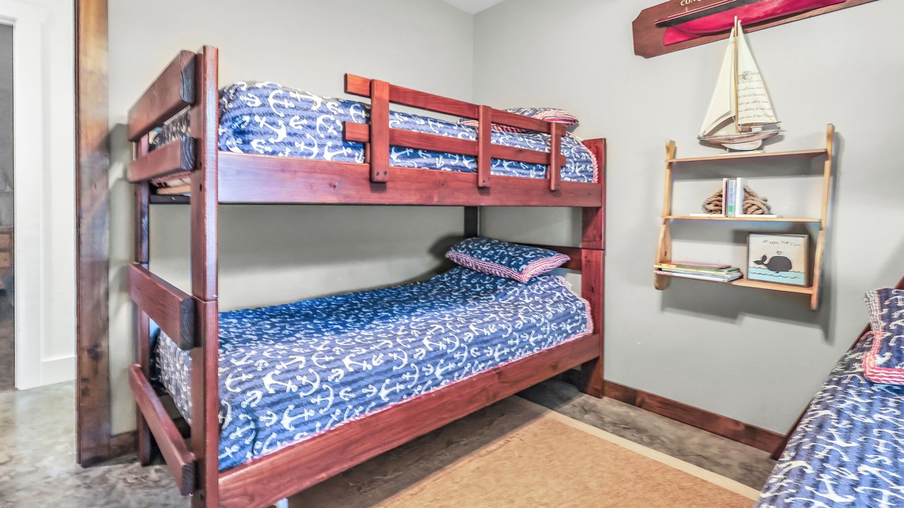 Photo of Bedroom in Daisy