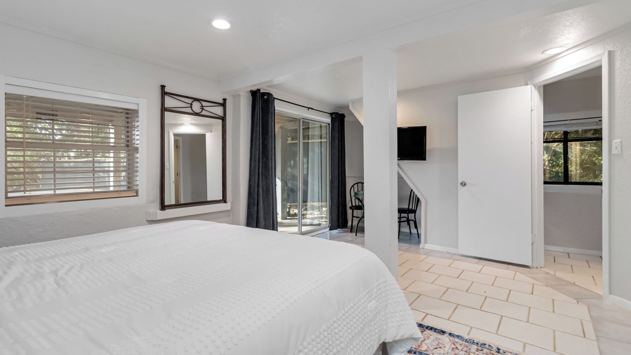 Photo of Bedroom in Canyon Lake