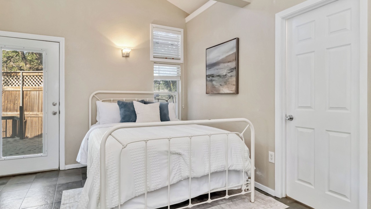 Photo of Bedroom in Canyon Lake