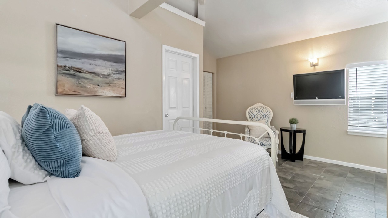 Photo of Bedroom in Canyon Lake