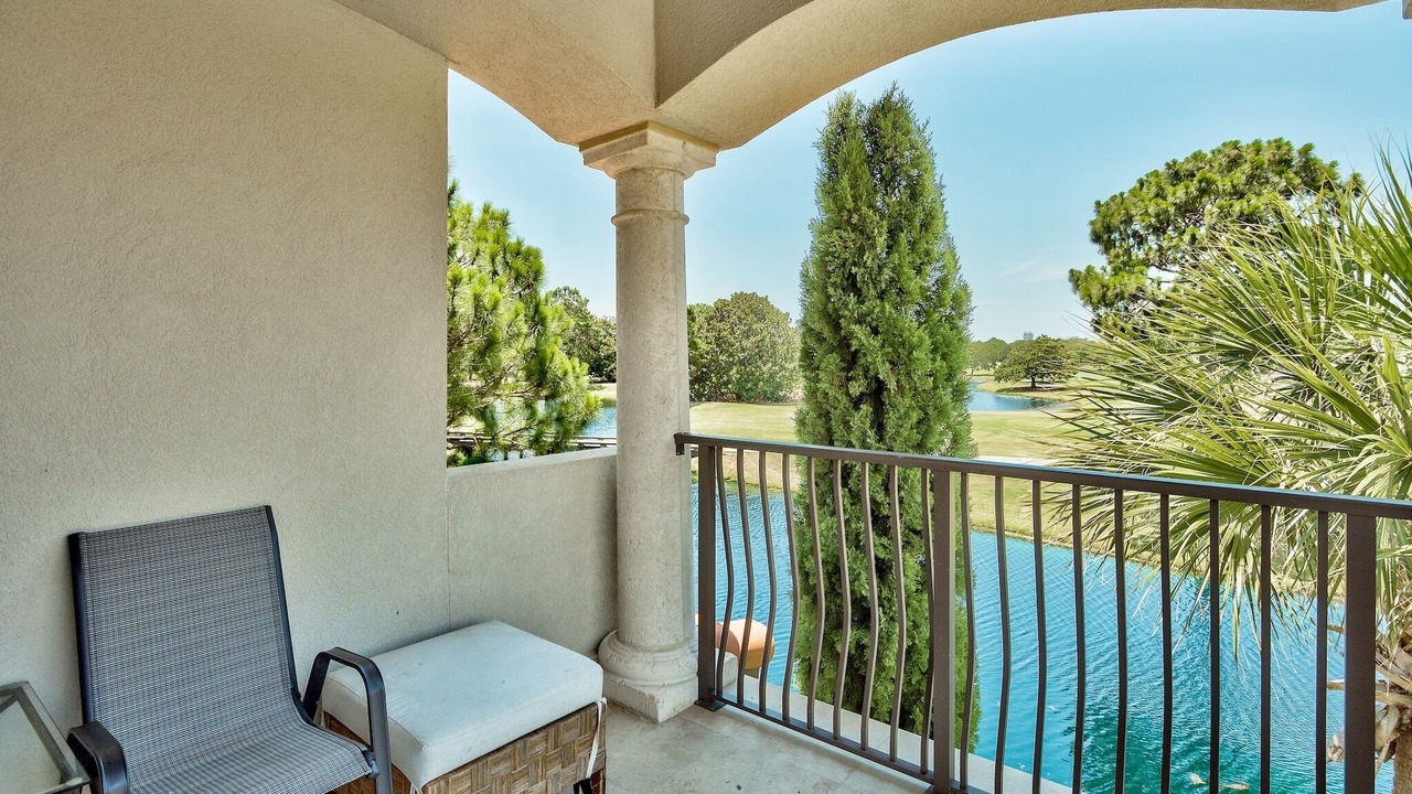 Photo of Patio Balcony in Villa Lago
