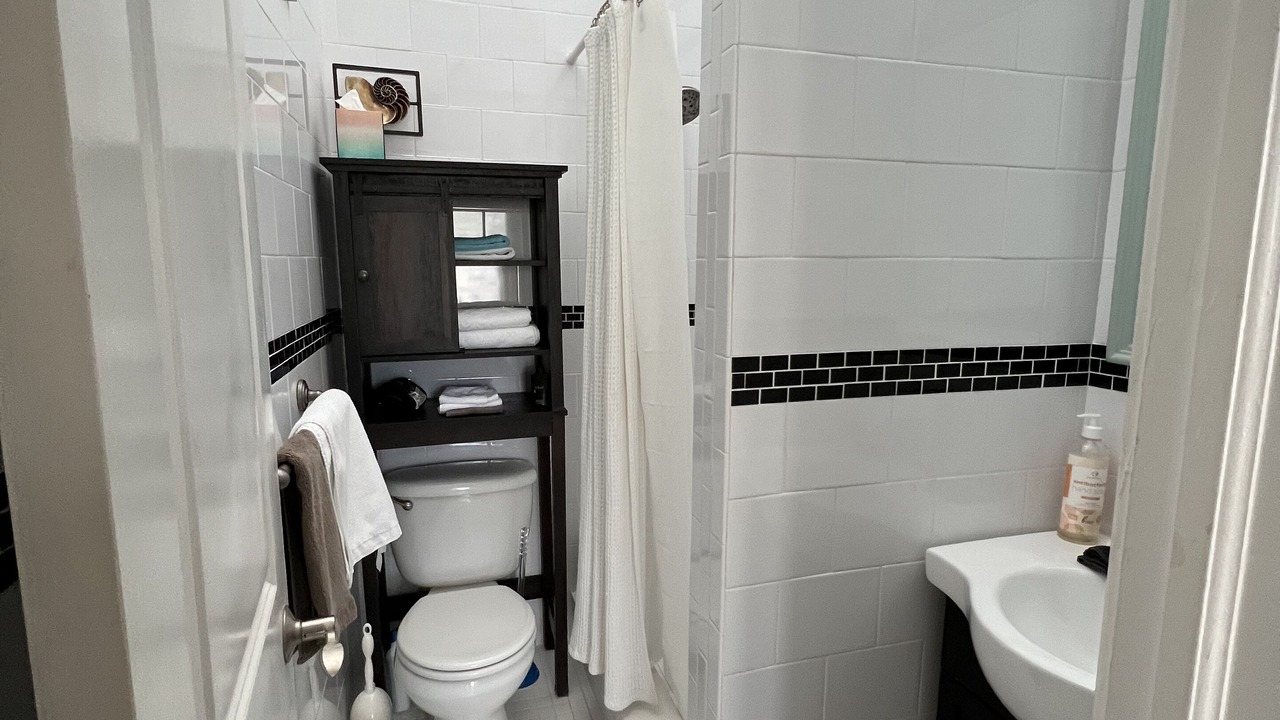 Photo of Bathroom in Laurel Park