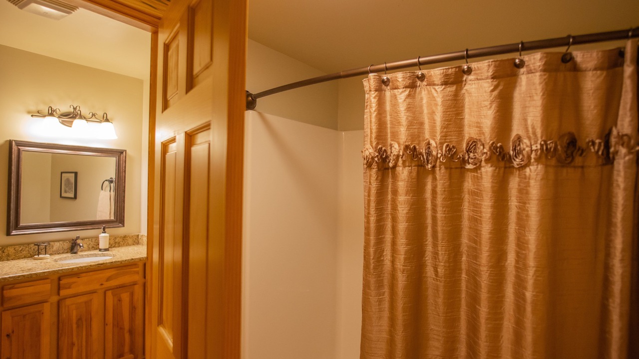 Photo of Bathroom in Garfield