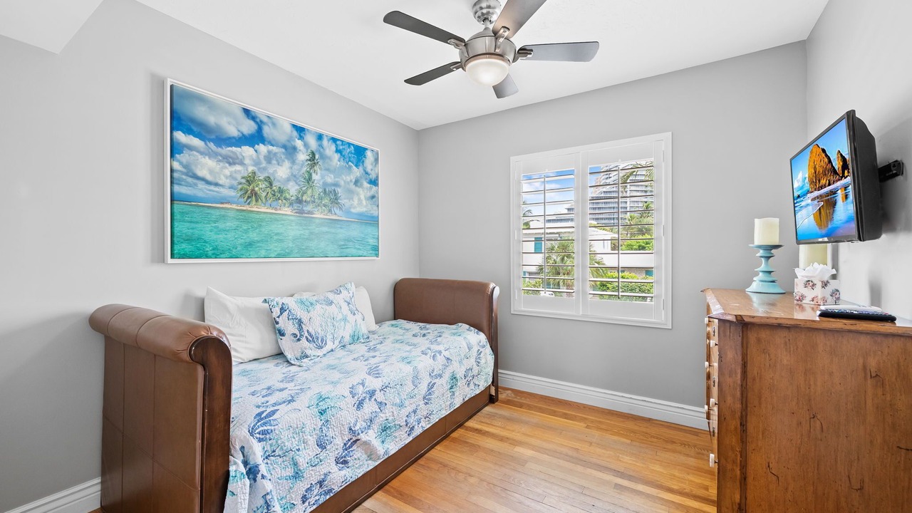 Photo of Bedroom in Lauderdale Beach