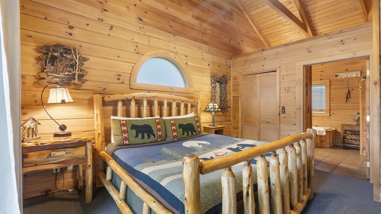 Photo of Bedroom in Branson Cedars
