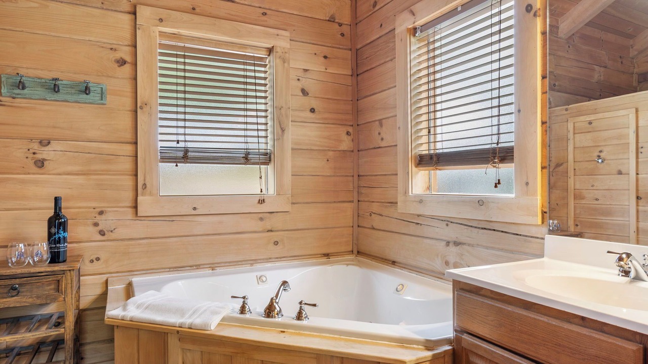Photo of Bathroom in Branson Cedars