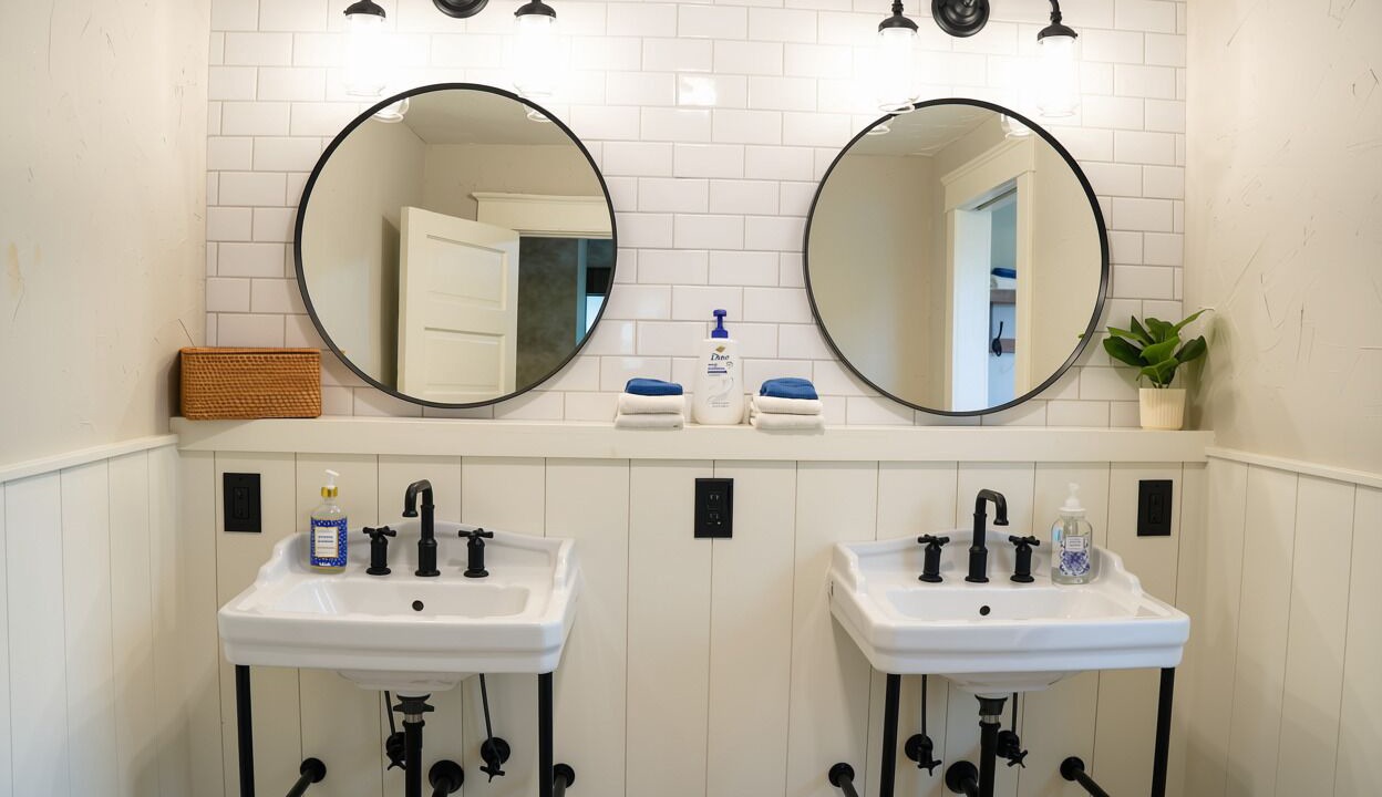 Photo of Bathroom in Ponce De Leon