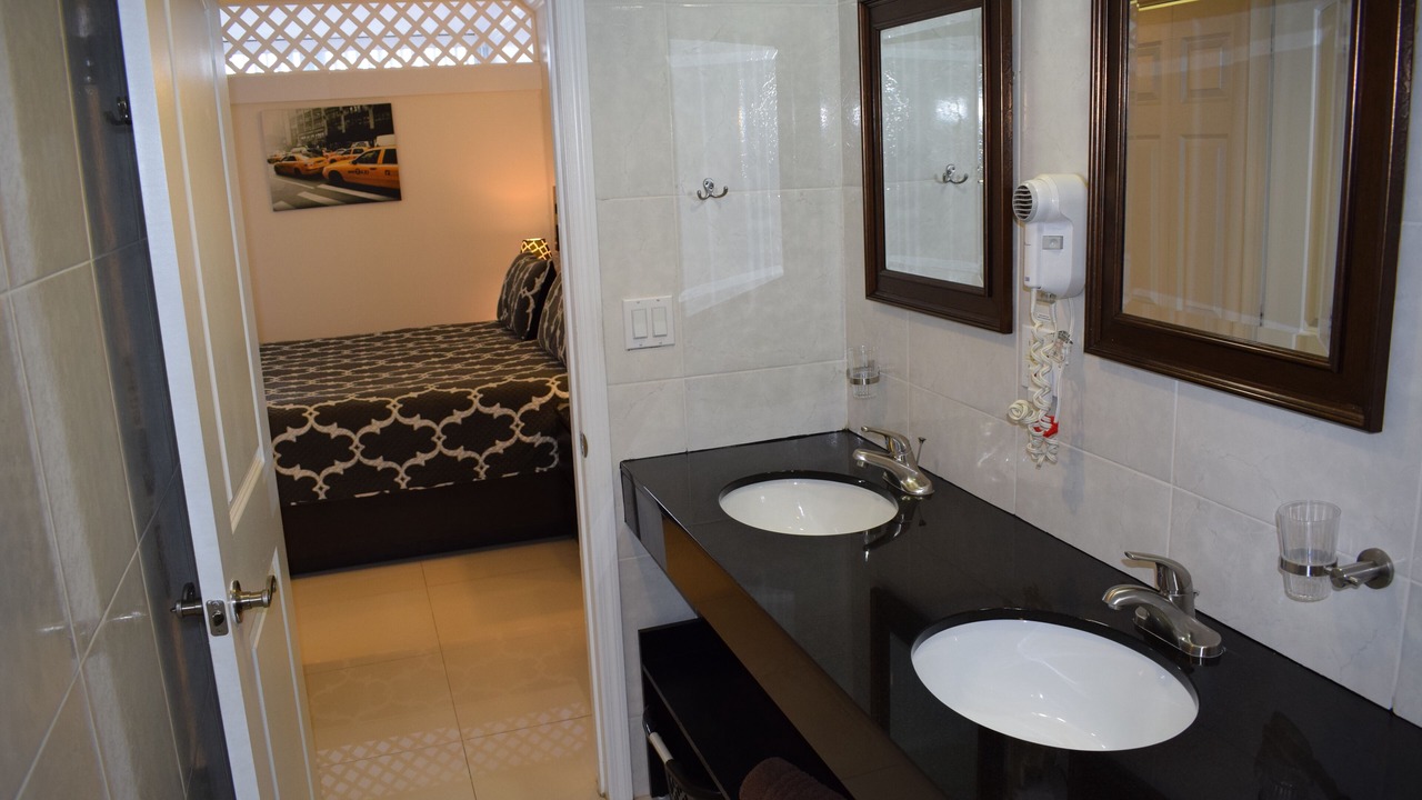 Photo of Bathroom in Galt Mile