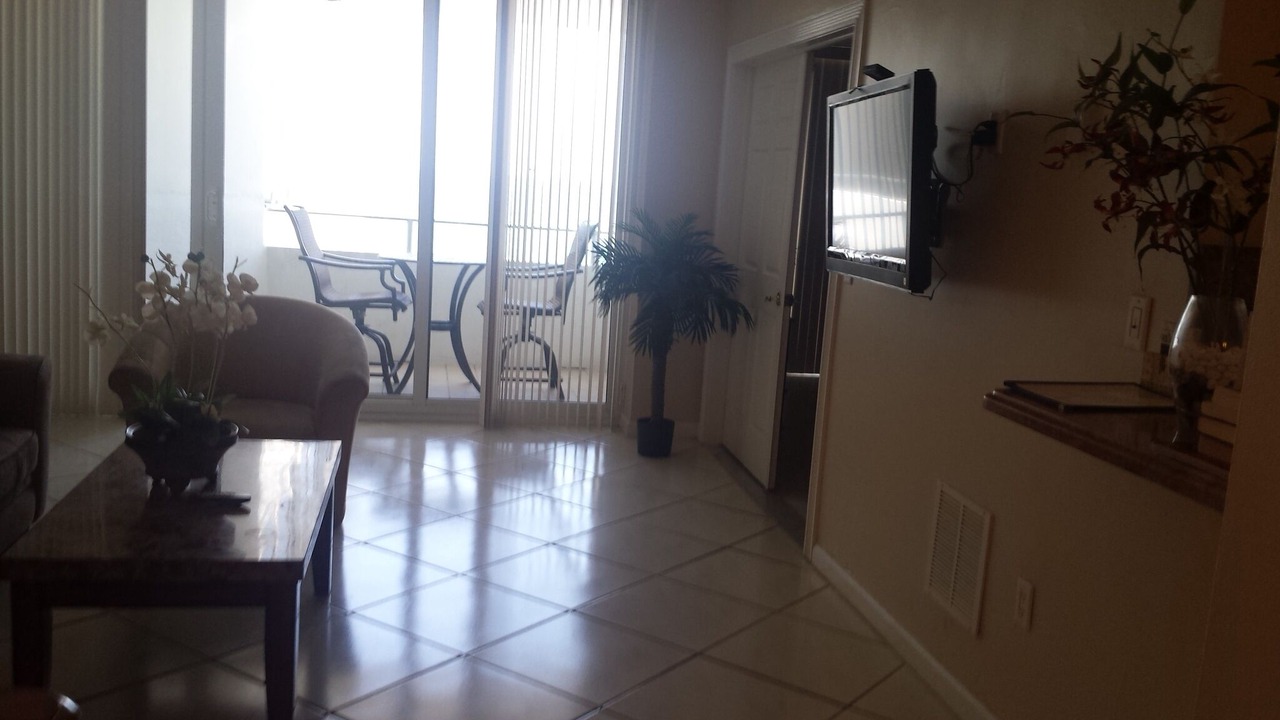 Photo of Livingroom in Galt Mile