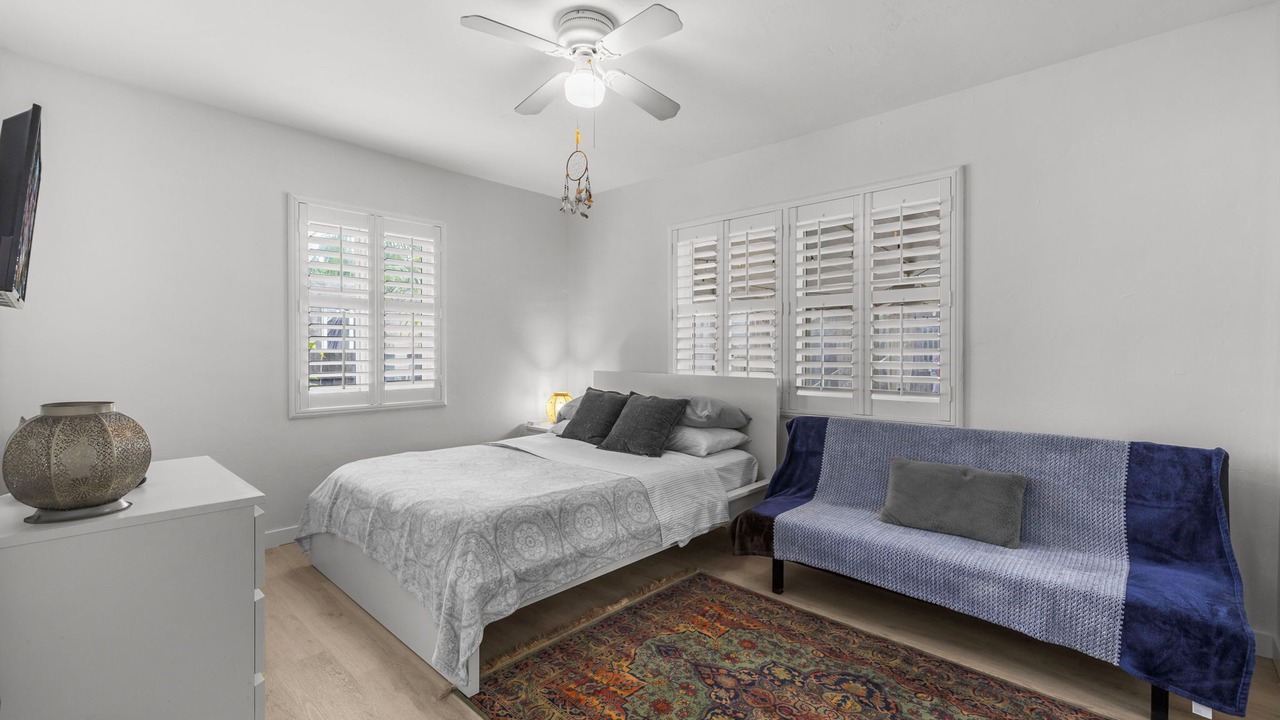 Photo of Bedroom in Hollywood Lakes