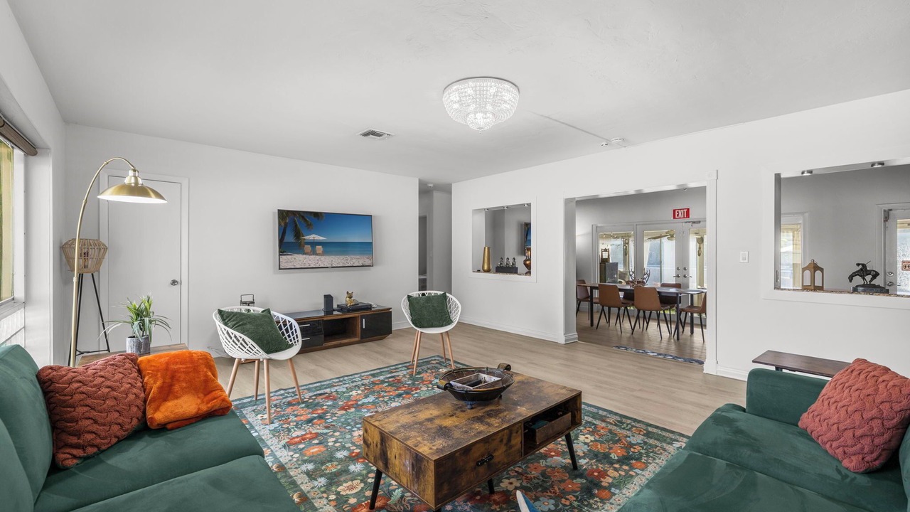 Photo of Livingroom in Hollywood Lakes