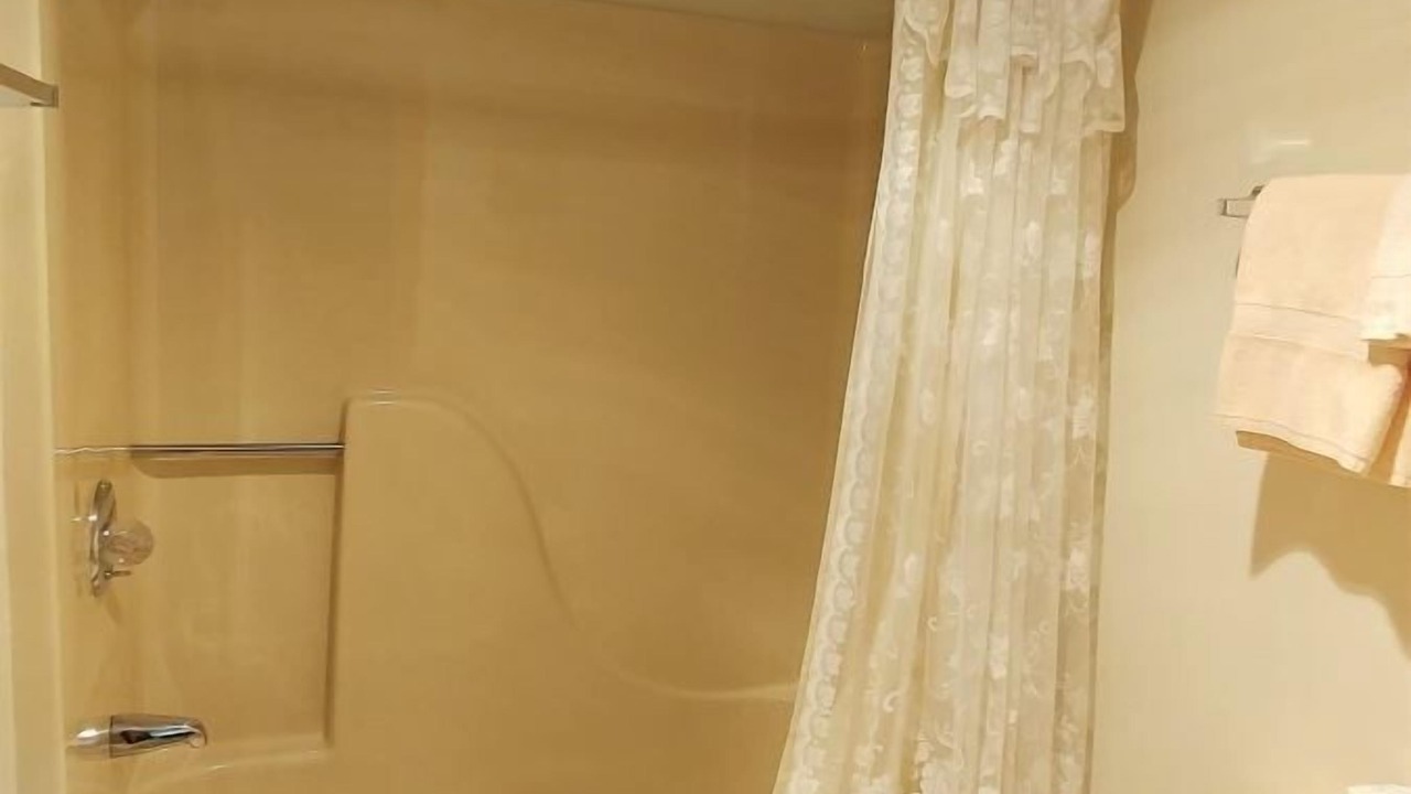Photo of Bathroom in Red River