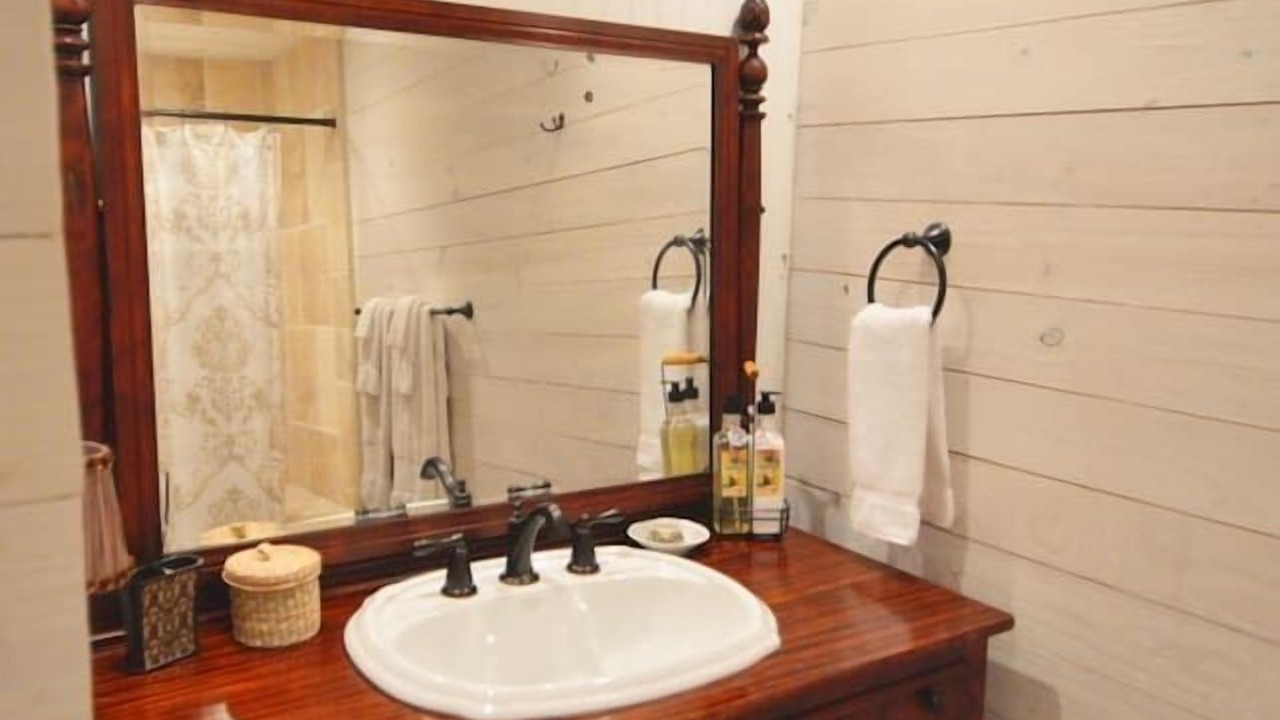 Photo of Bathroom in Canyon Lake