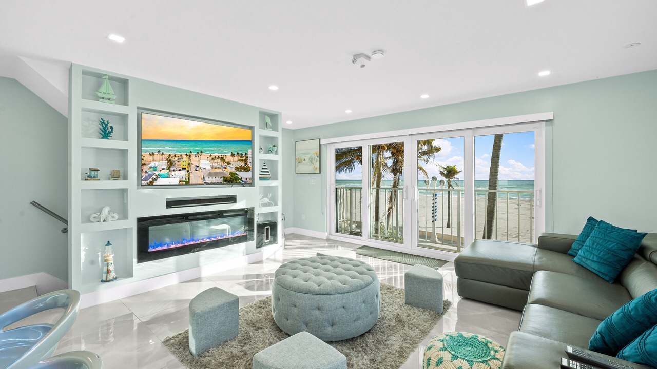 Photo of Livingroom in Hollywood South Central Beach
