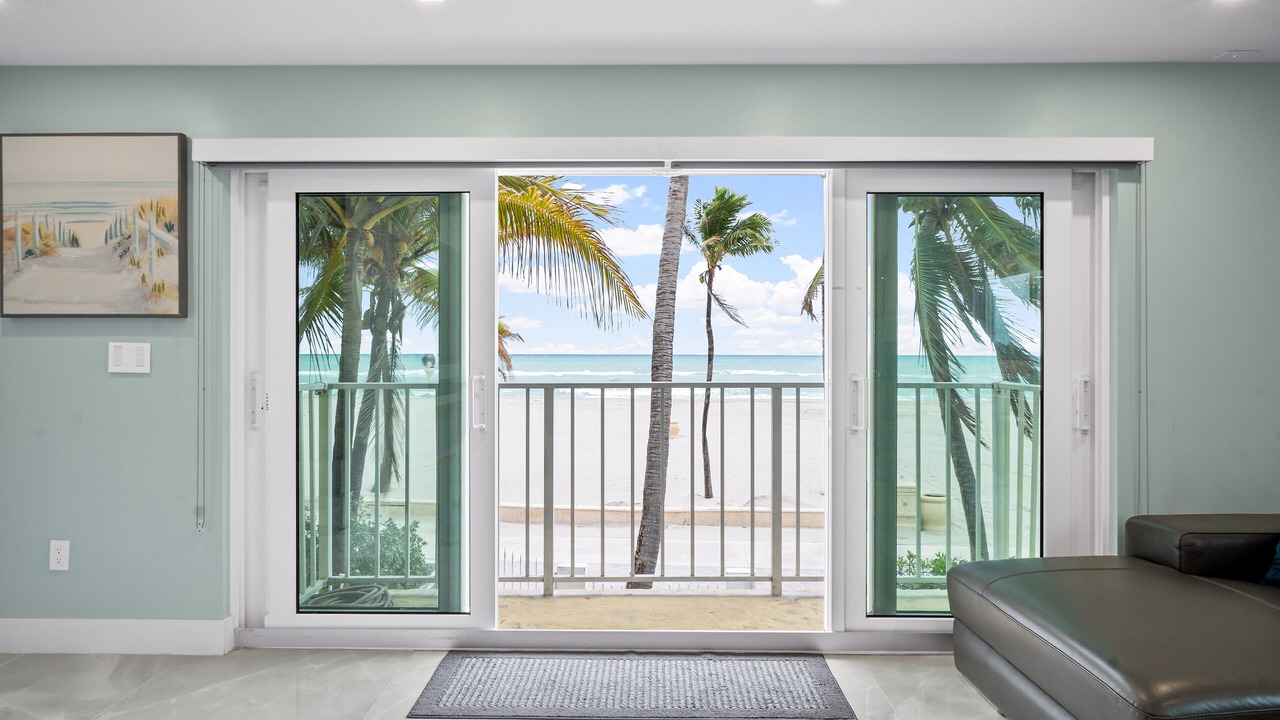 Photo of Livingroom in Hollywood South Central Beach