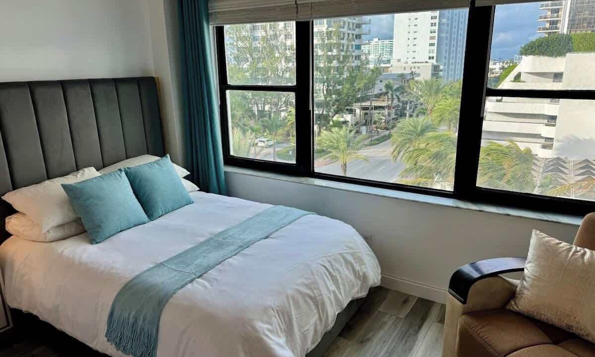 Photo of Bedroom in Mid Beach