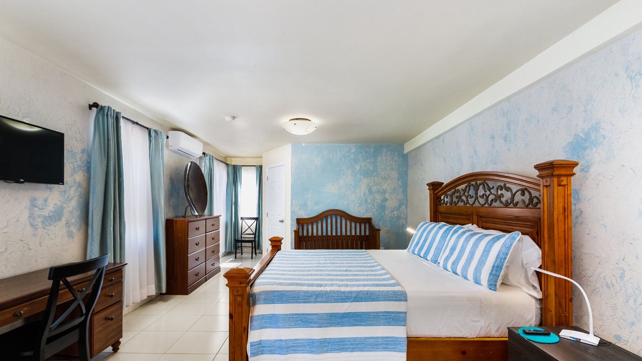 Photo of Bedroom in Hollywood South Central Beach