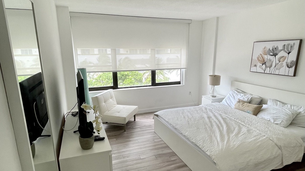 Photo of Bedroom in Hollywood South Central Beach