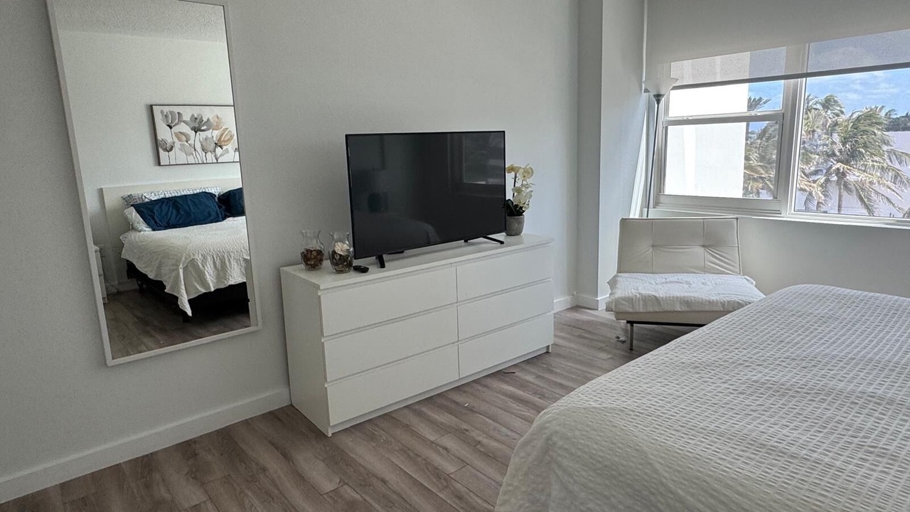 Photo of Bedroom in Hollywood South Central Beach