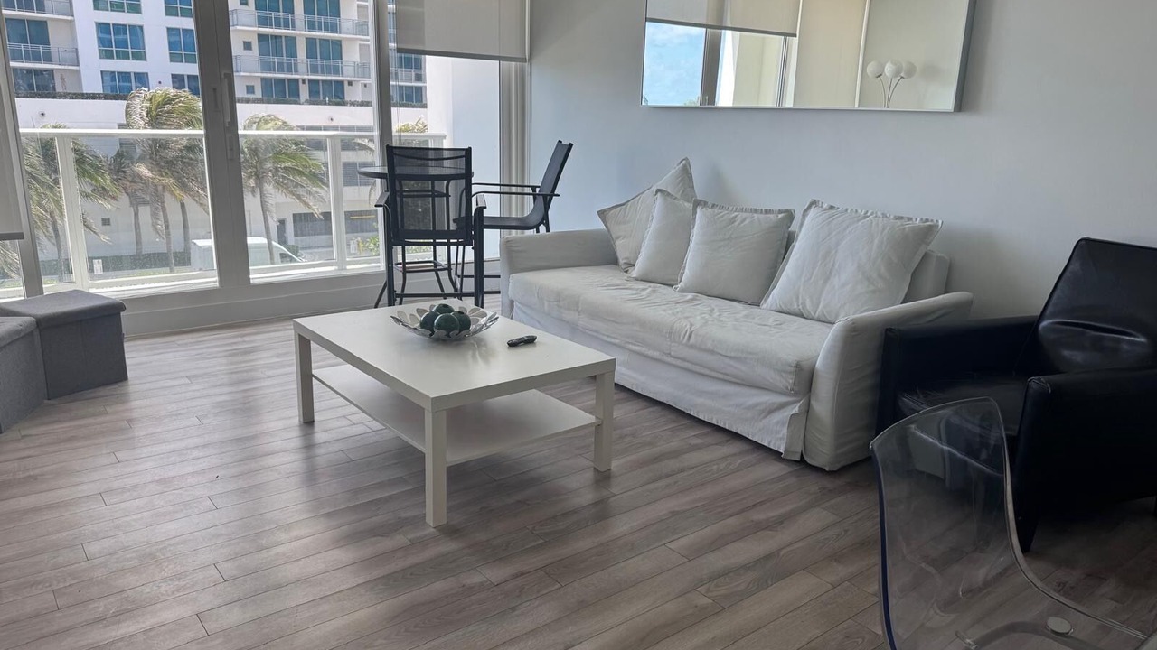 Photo of Livingroom in Hollywood South Central Beach
