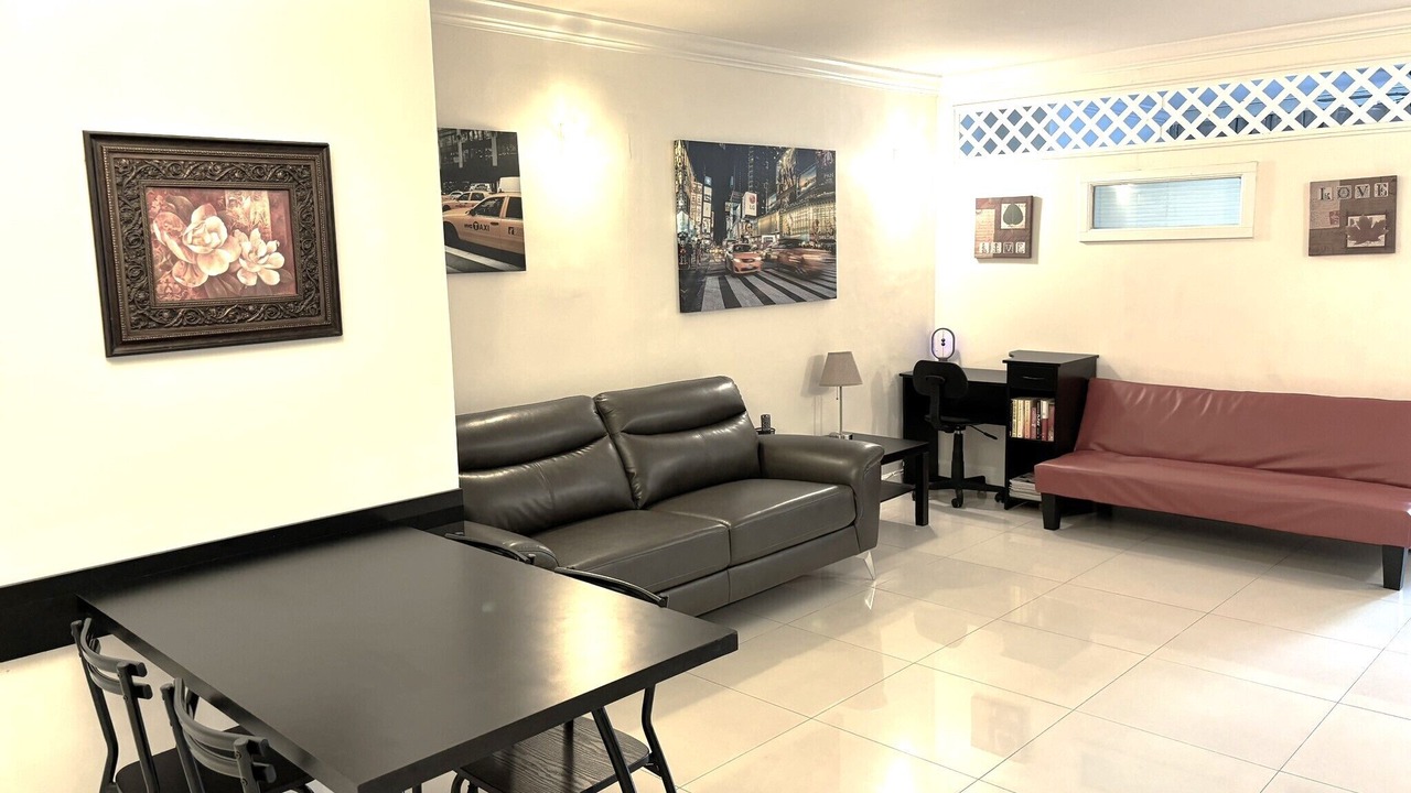 Photo of Livingroom in Galt Mile