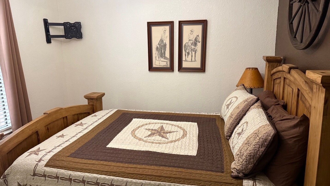Photo of Bedroom in Pottsboro