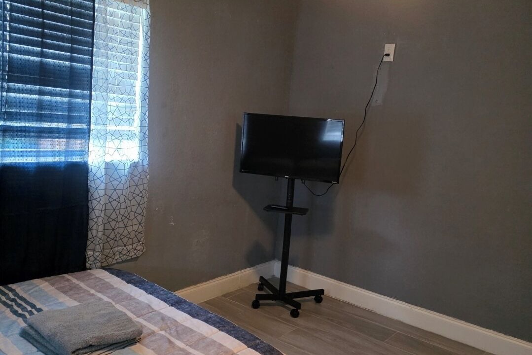 Photo of Bedroom in Lauderhill