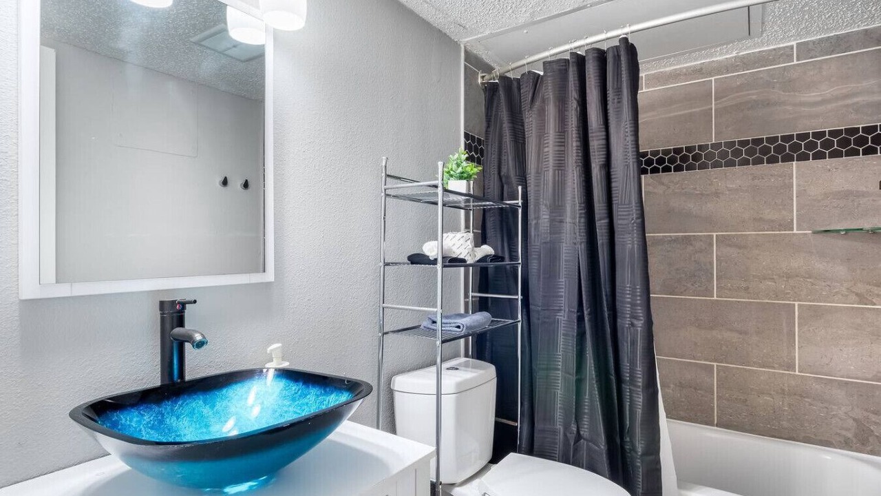 Photo of Bathroom in Central Arlington