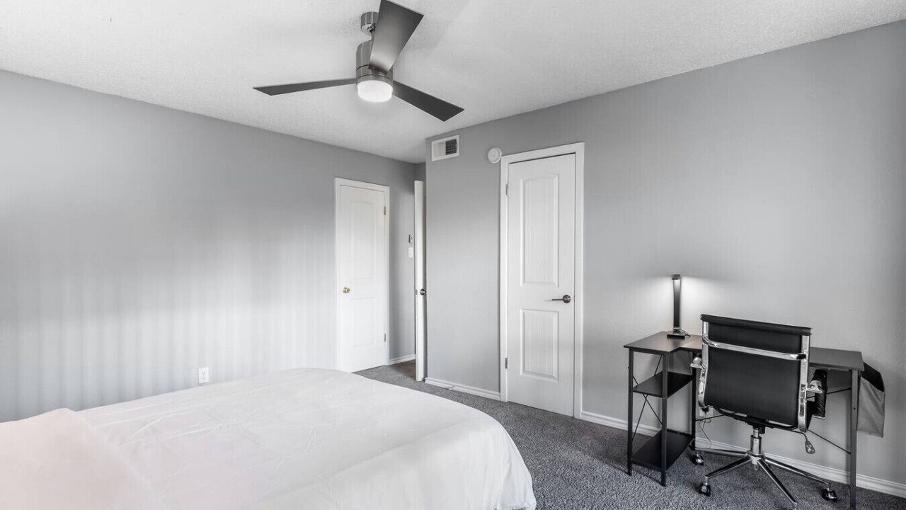 Photo of Bedroom in Central Arlington