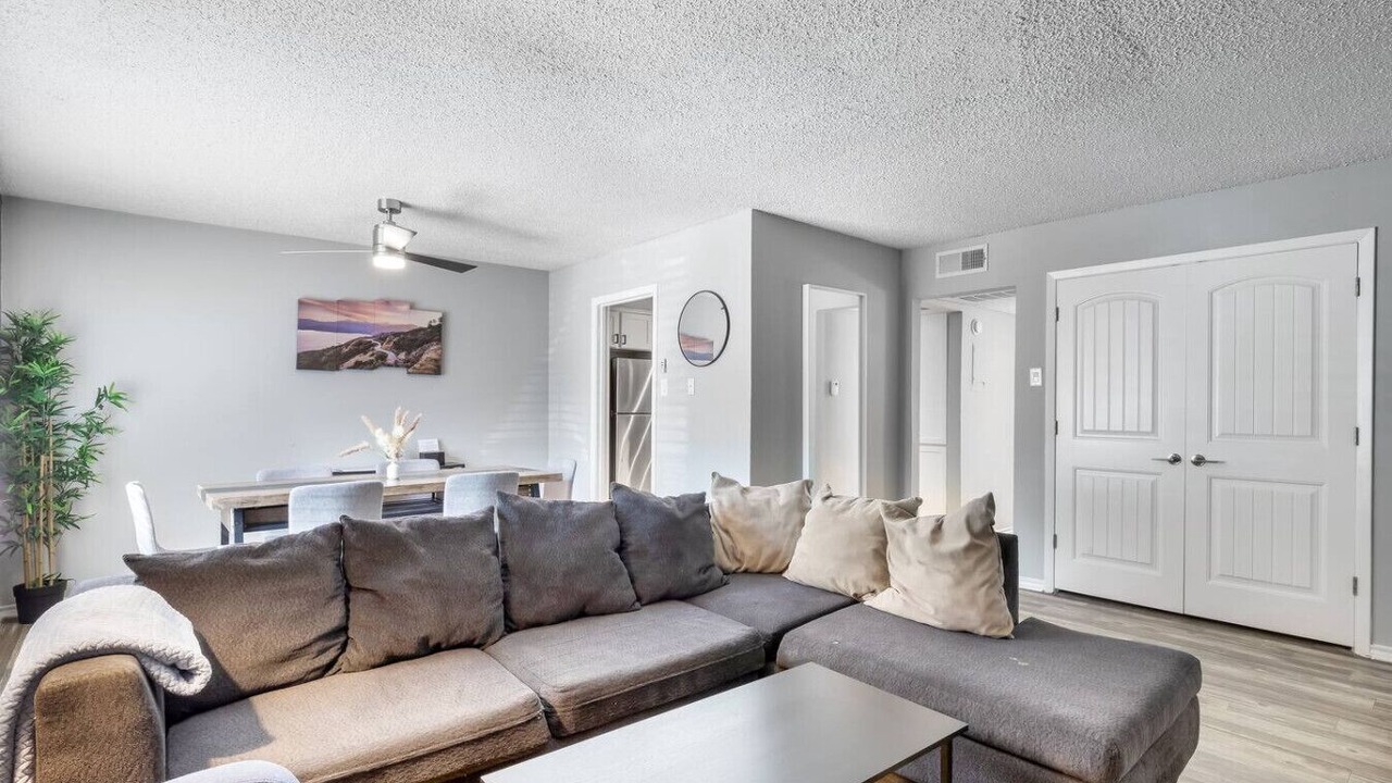 Photo of Livingroom in Central Arlington