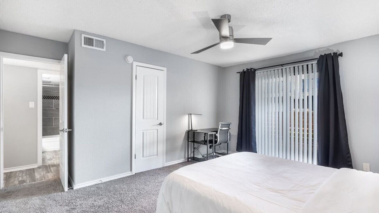 Photo of Bedroom in Central Arlington