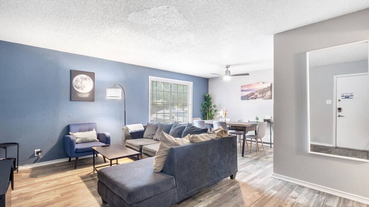 Photo of Livingroom in Central Arlington