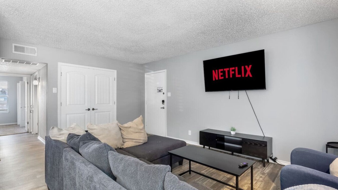 Photo of Livingroom in Central Arlington