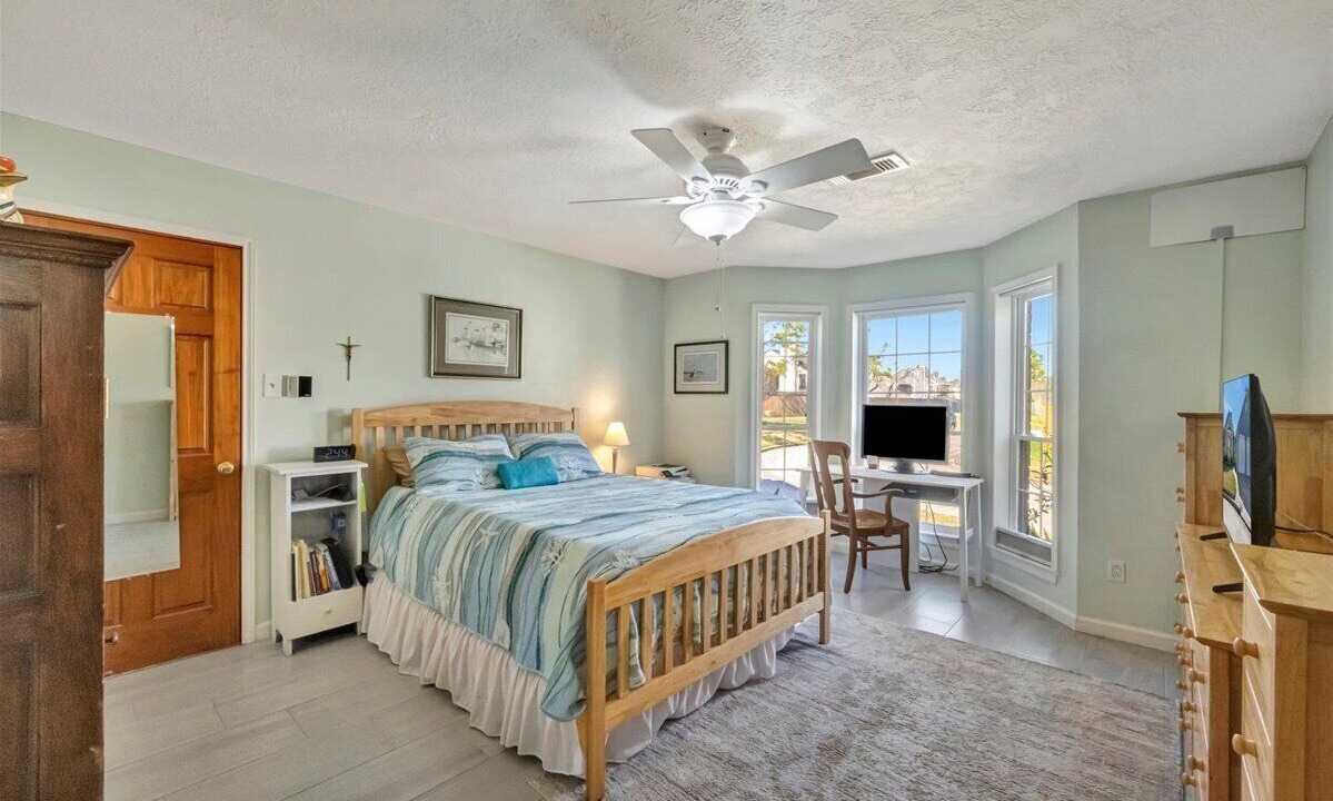 Photo of Bedroom in Nassau Bay