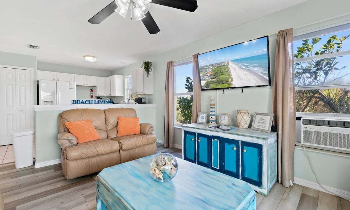Photo of Livingroom in Indialantic