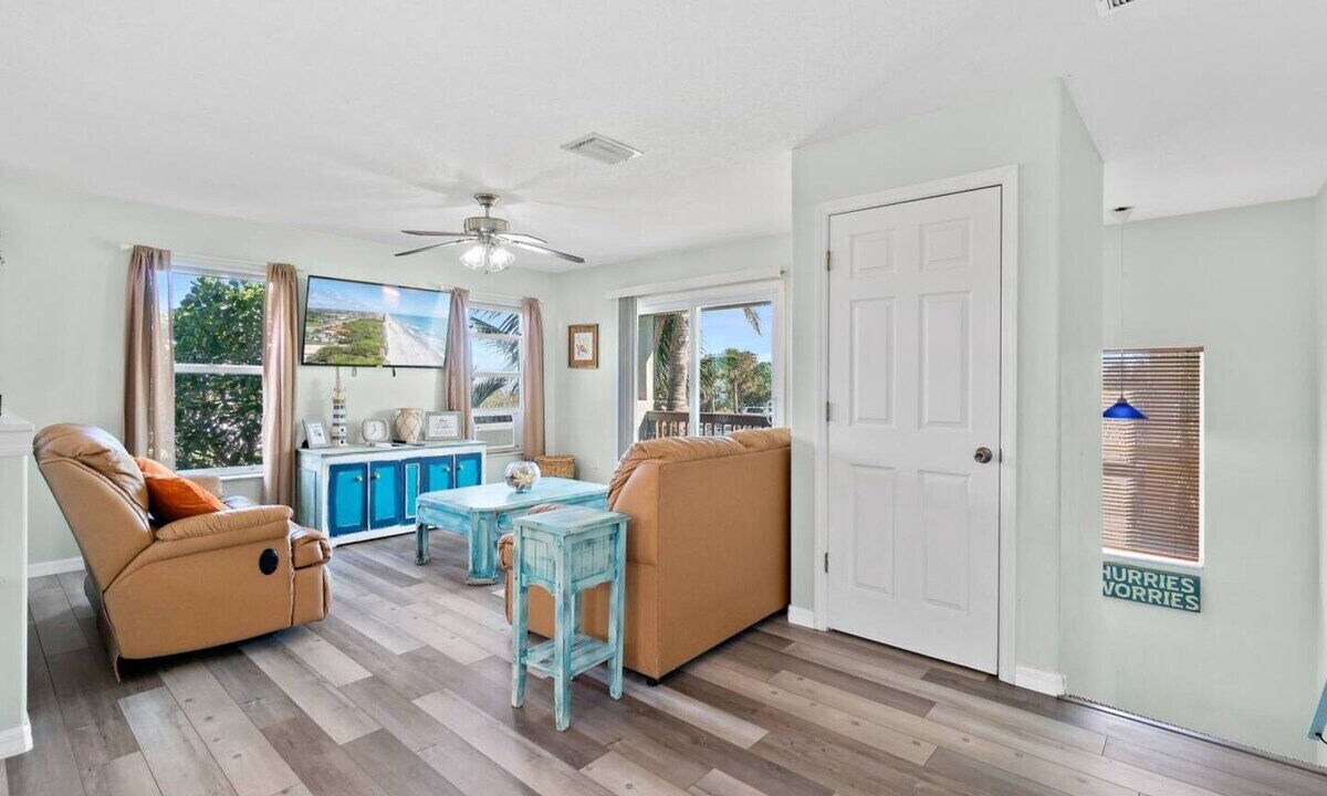 Photo of Livingroom in Indialantic