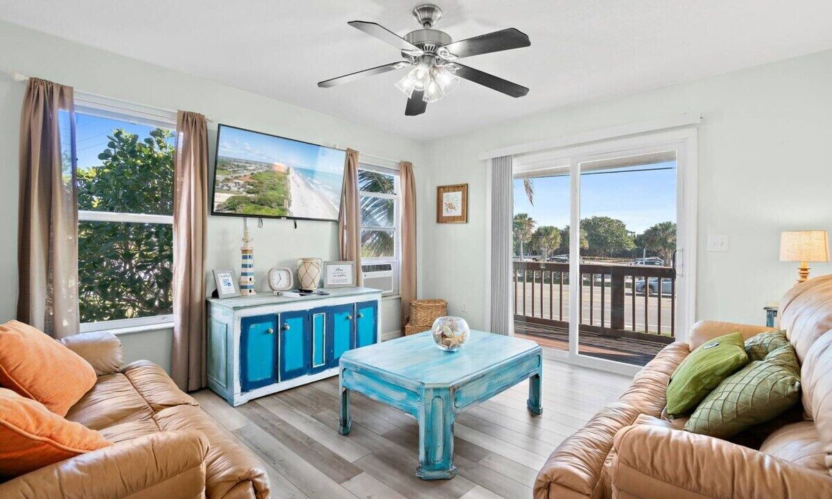Photo of Livingroom in Indialantic