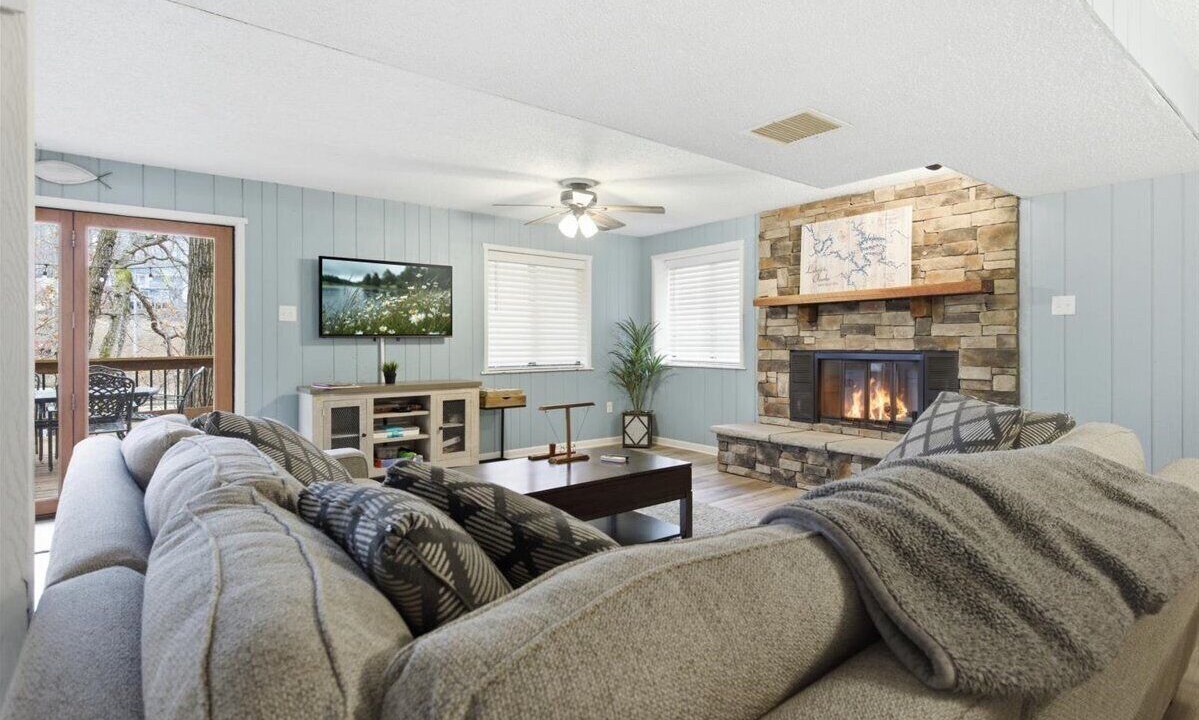 Photo of Livingroom in Lake of the Ozarks