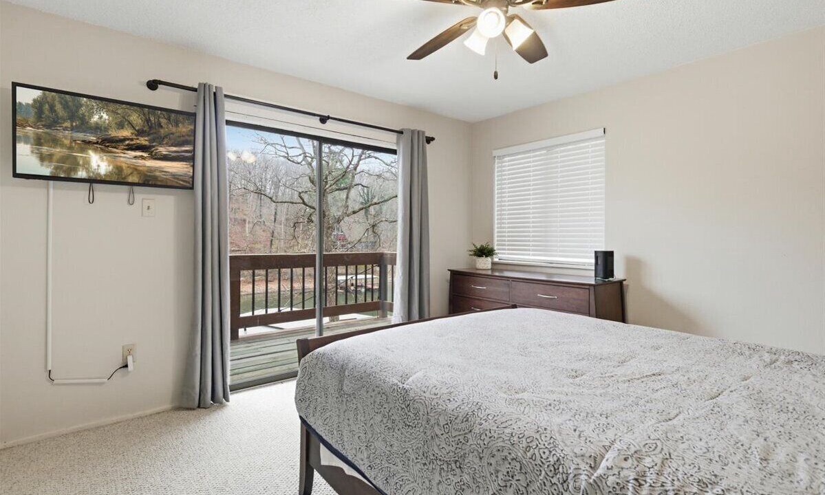 Photo of Bedroom in Lake of the Ozarks