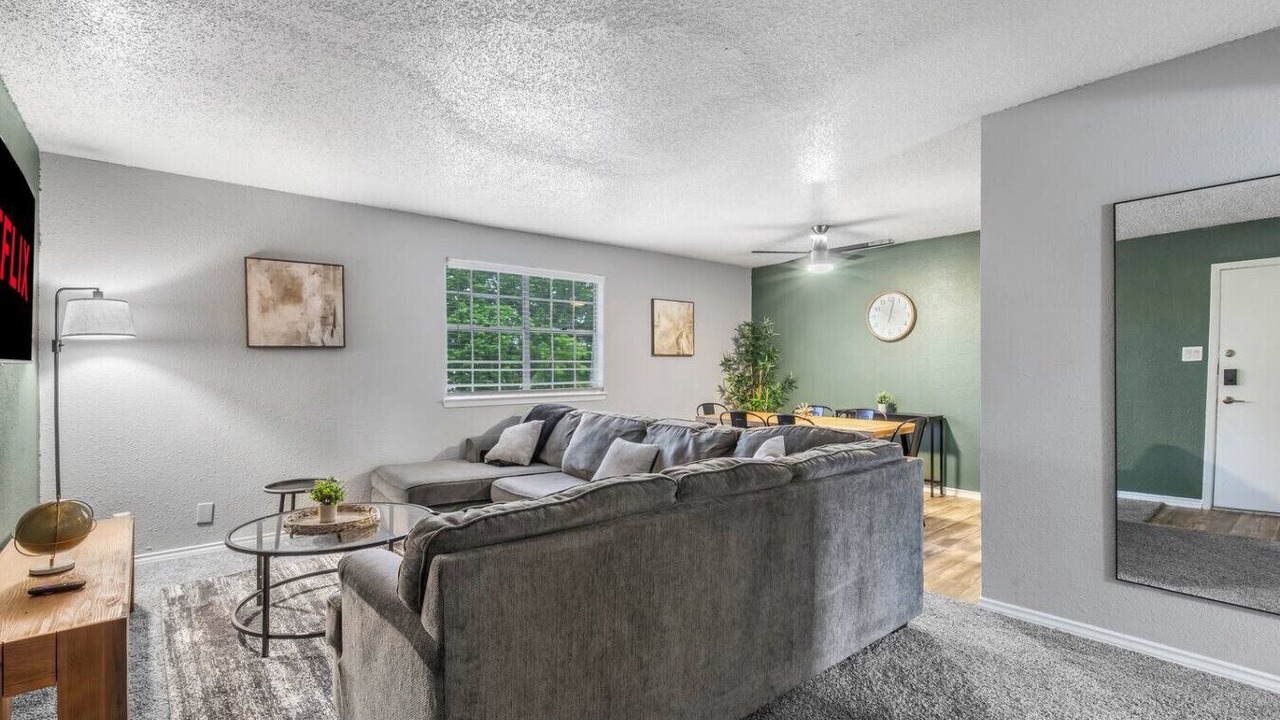 Photo of Livingroom in Central Arlington