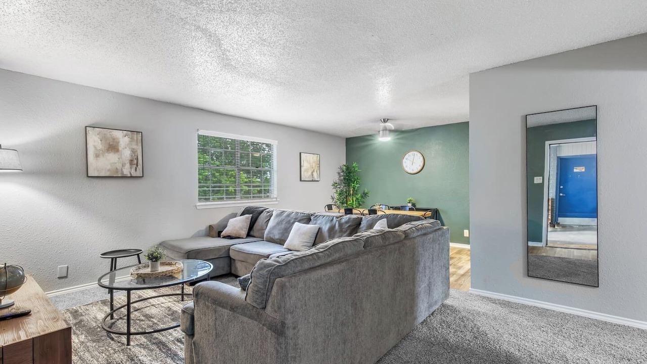 Photo of Livingroom in Central Arlington
