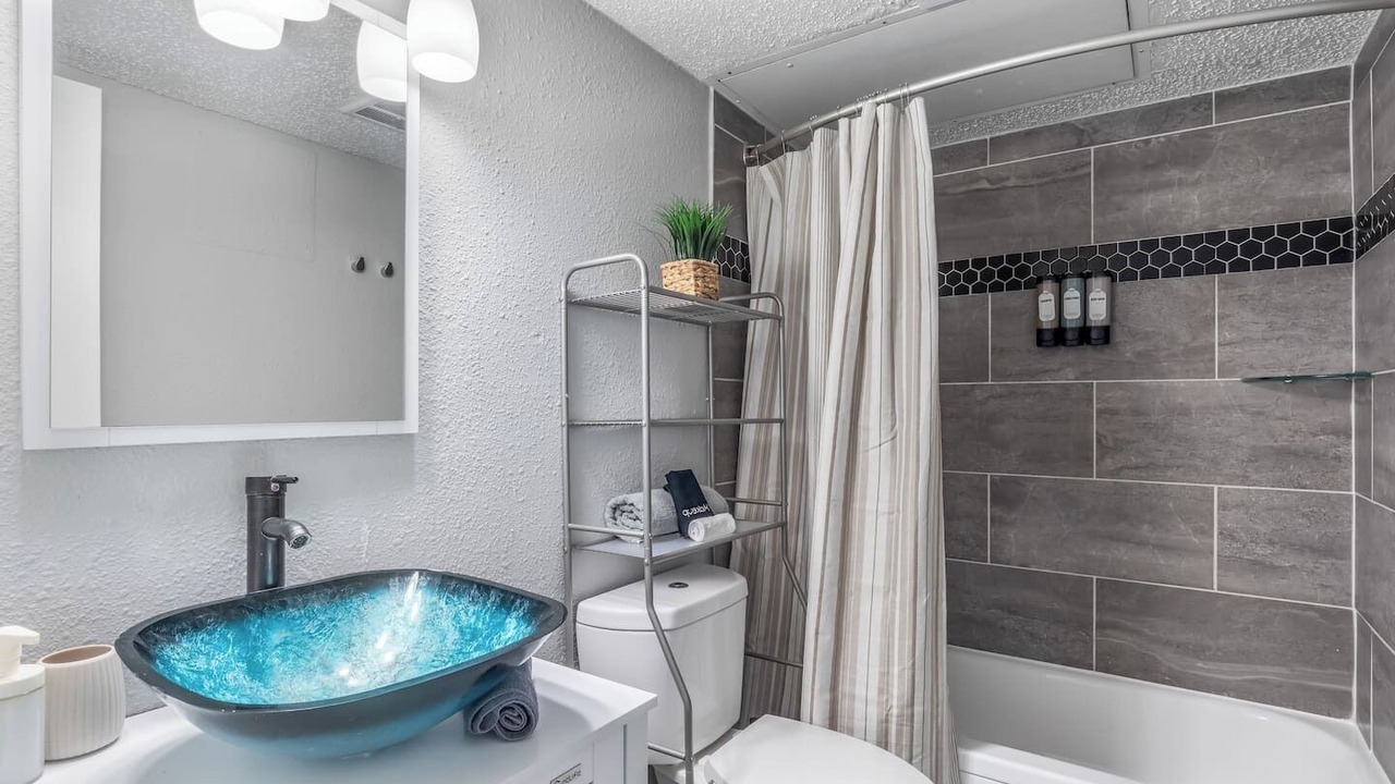 Photo of Bathroom in Central Arlington