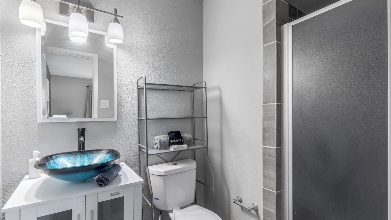 Photo of Bathroom in Central Arlington