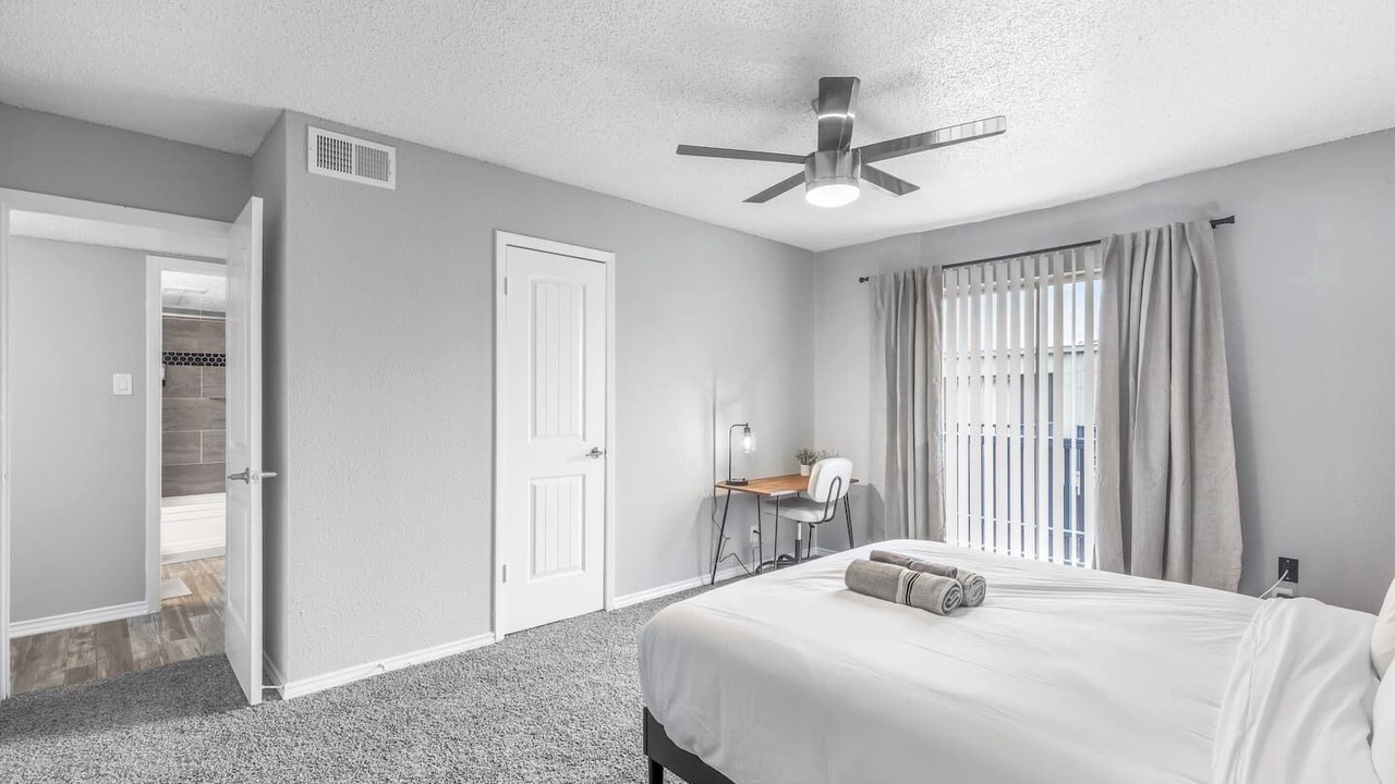 Photo of Bedroom in Central Arlington