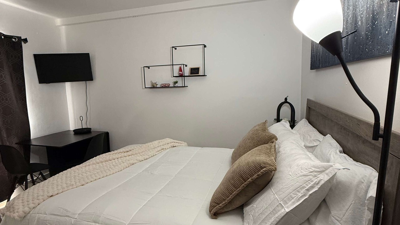 Photo of Bedroom in Lauderdale Lakes