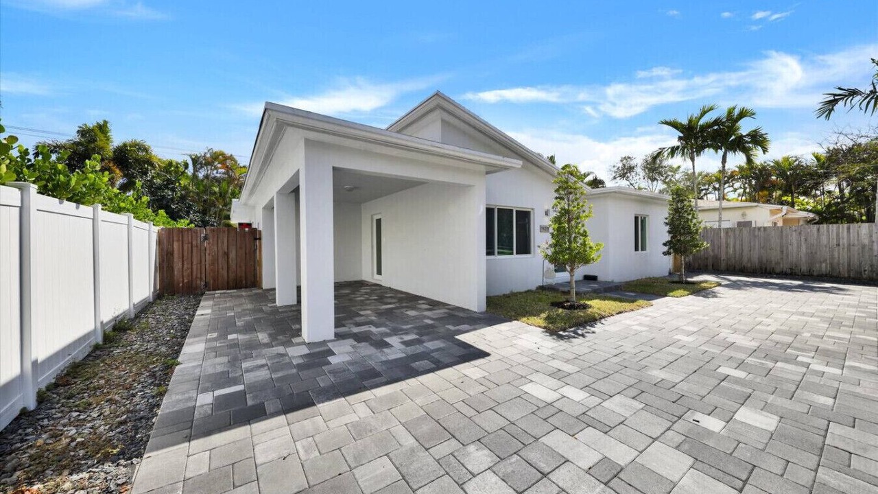 Photo of Outdoor in Poinsettia Heights