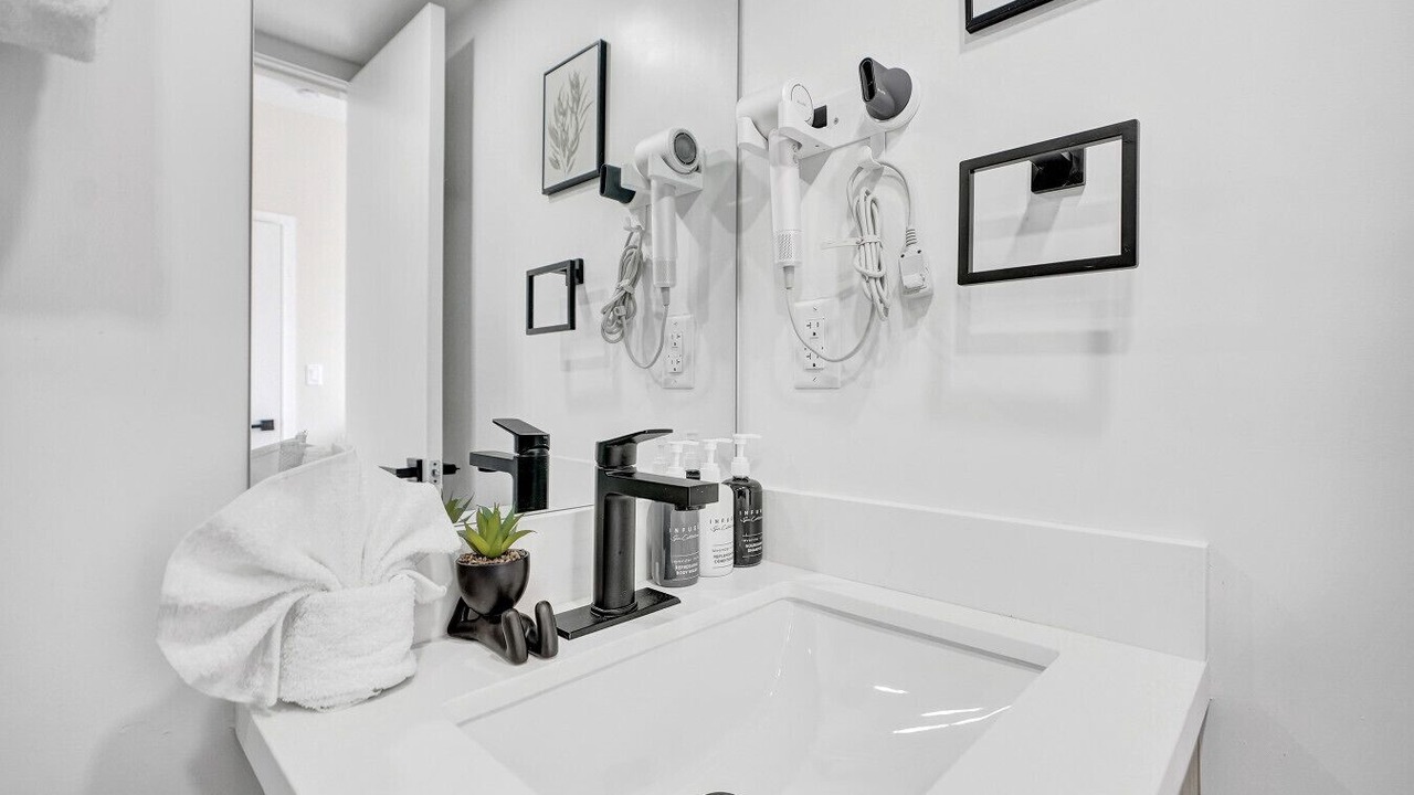 Photo of Bathroom in Flamingo/Lummus
