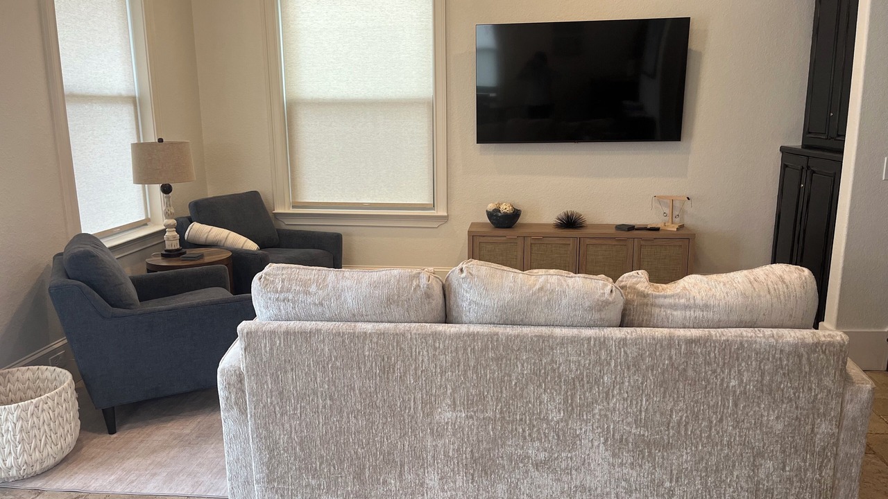 Photo of Livingroom in Clipper Cove